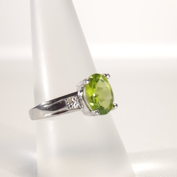 Peridot 1.8 Carats Ring SIZE 7-1/4 - Picture 3 of 12